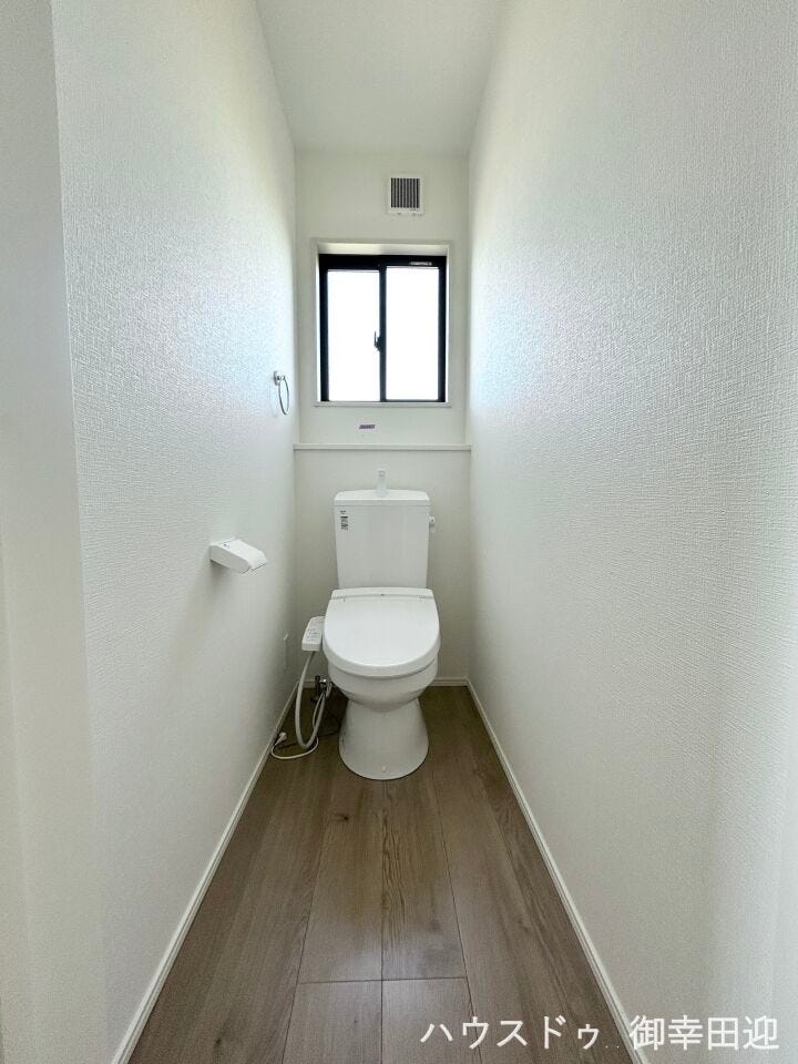 ■□■トイレ■□■温水洗浄機能付きです♪