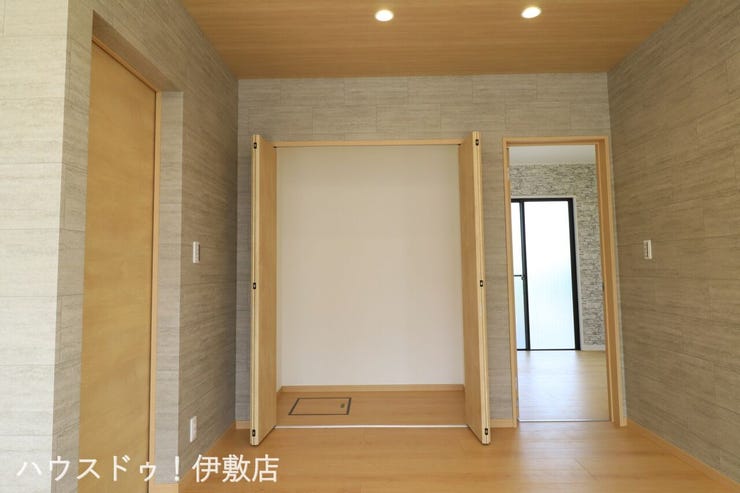 吉野町 中古戸建 【リビング収納】
あると便利なリビング収納！掃除道具や家族共有のものなど収納可能です