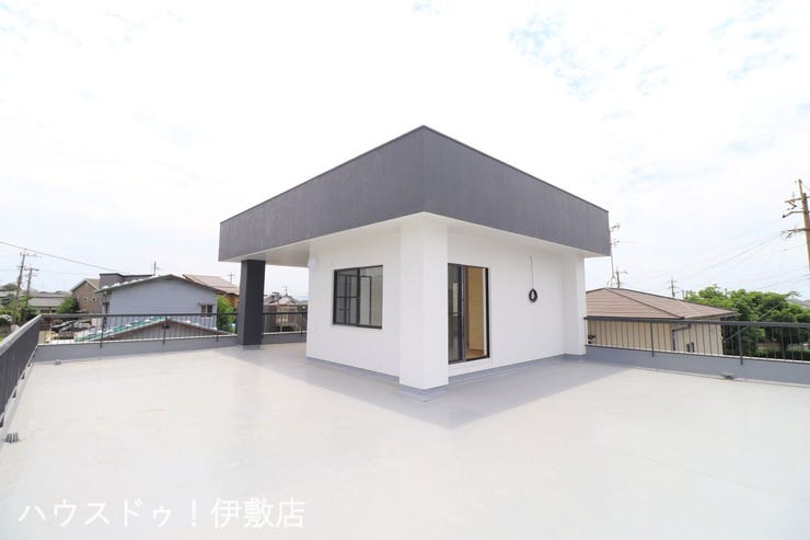 吉野町 中古戸建 【ルーフバルコニー】
広々としたルーフバルコニーでBBQや天体観測など楽しめそうです