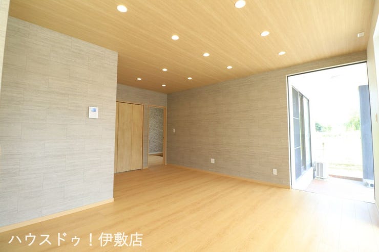 吉野町 中古戸建 【リビング】
室内リフォーム済で即日ご入居可能です