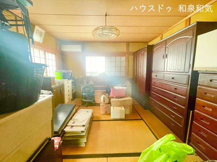 陽光に包まれた落ち着きのある和室。