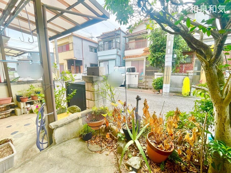 玄関横には趣味も楽しめるスペースもございます