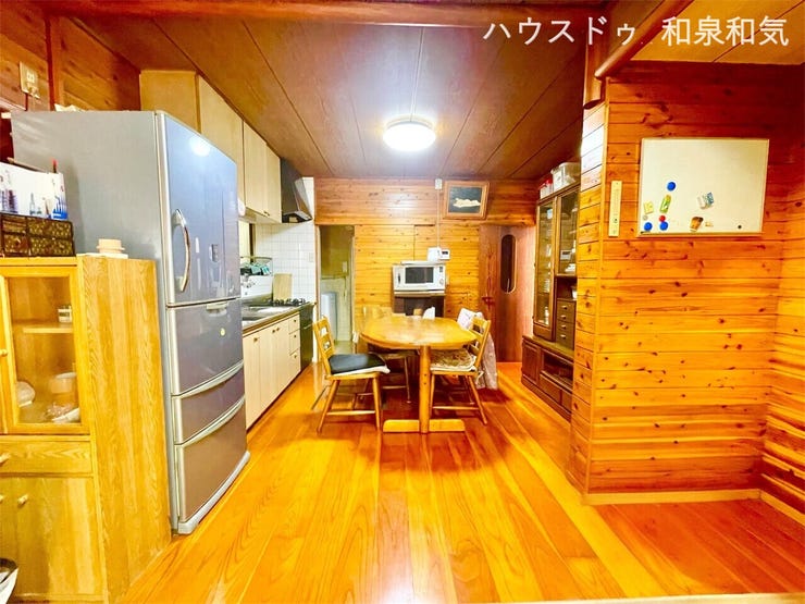 12.8帖のリビングです!木の温かみも感じられるゆとりのある空間です!