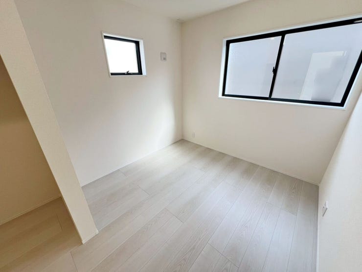 東向きのため毎日朝日が差し込みます♪