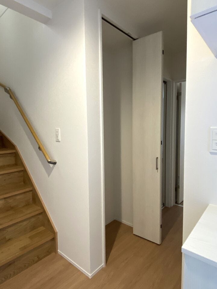 1階廊下収納