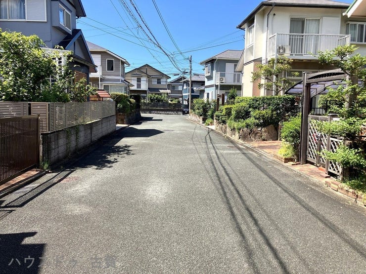 【前面道路含む現地写真】