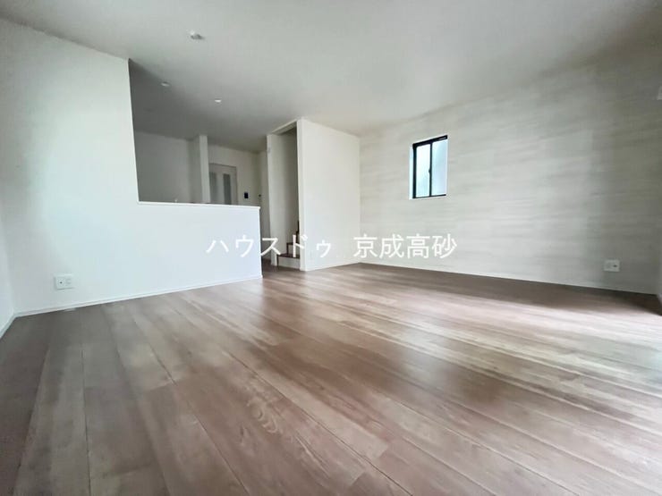 広々としたLDKは、家具のレイアウトも自由自在なので、ご家族の理想のスペースが作り上げられます。素敵なインテリアに囲まれた、自分好みの空間を。