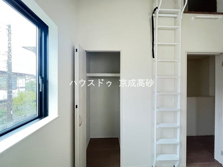 適材適所の収納付きです。