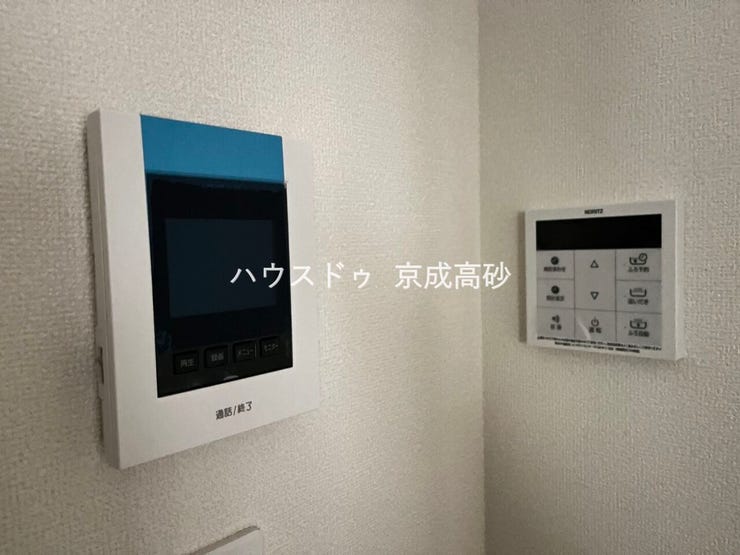 給湯器コントローラーです。
来訪者の確認をして対応出来る
TVモニター付インターホン!お子さまのお留守番にも安心ですね!