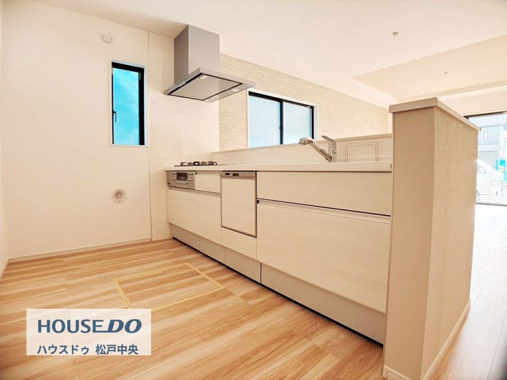 ◎キッチン:6-2号棟(2/14撮影)
コンロ前に壁がないので、キッチンからリビング全面が見渡せる、開放感たっぷりな対面キッチンです!手元がカウンターで隠れてすっきり見えるのもうれしいです!