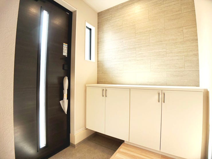 ◎玄関:6-2号棟(2/14撮影)
玄関には姿見付なので、お出かけ前の身支度もばっちりです!