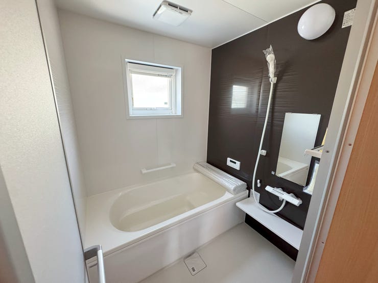 室内(2025年8月)撮影
◎本日案内可能◎
足をゆったり伸ばせる1坪タイプの浴室♪