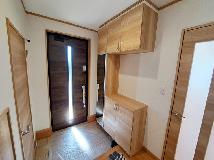 室内(2025年8月)撮影
◎本日案内可能◎
シューズボックスが付いた玄関はすっきりとした印象に♪