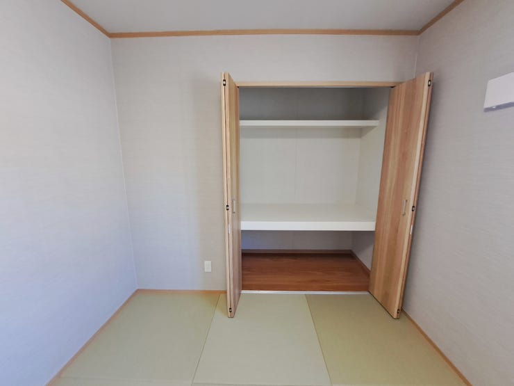 室内(2025年9月)撮影
◎本日案内可能◎
座布団や来客用のお布団などもしっかり収納できますね◎