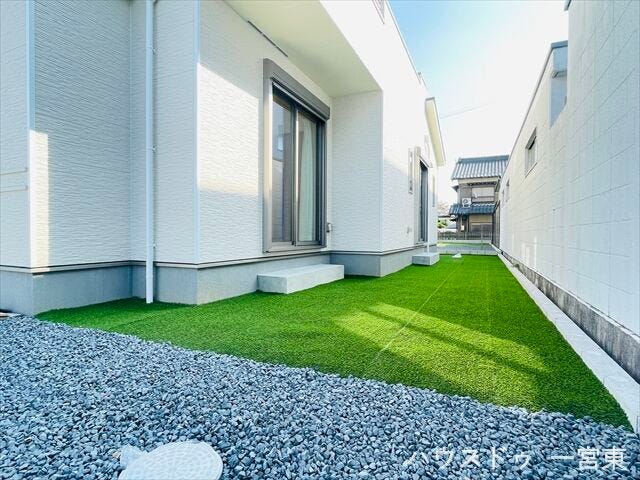 土などを整えてガーデニングや、お子さまの外遊びにも嬉しいスペース。植栽や屋外インテリアで飾ったり、DIYをして自分たちだけの空間を作るのも楽しいですね♪