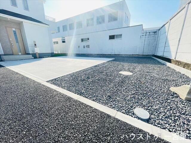 カースペースには車種により3台駐車可能で、お車でお越しのお客さんも安心ですね。