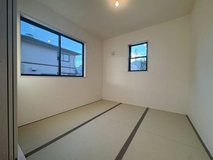 こちらの和室はリビングから様子が確認できるため、こども部屋や来客スペースにもおすすめです♪