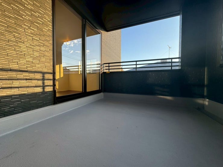 インナーバルコニーは日々の生活をちょっと豊かにする空間として使用するのもいいですね♪