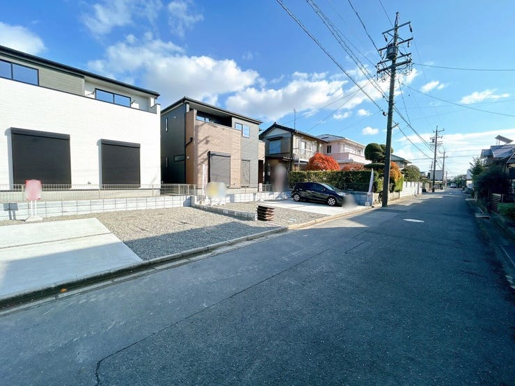 車がスピードを出しにくいため、交通事故のリスクが低減されます。歩行者や自転車が安全に通行しやすい環境です。