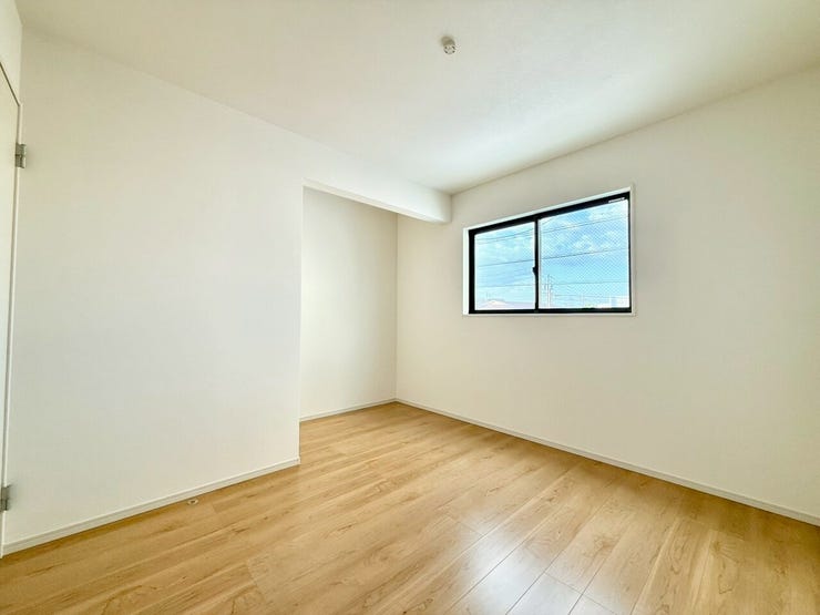 *北側 5.2帖居室*