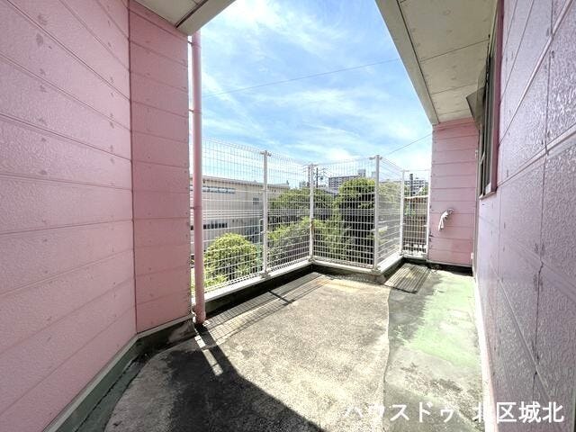 【2階屋外スペース】
南向きで開放感のあるスペースです♪