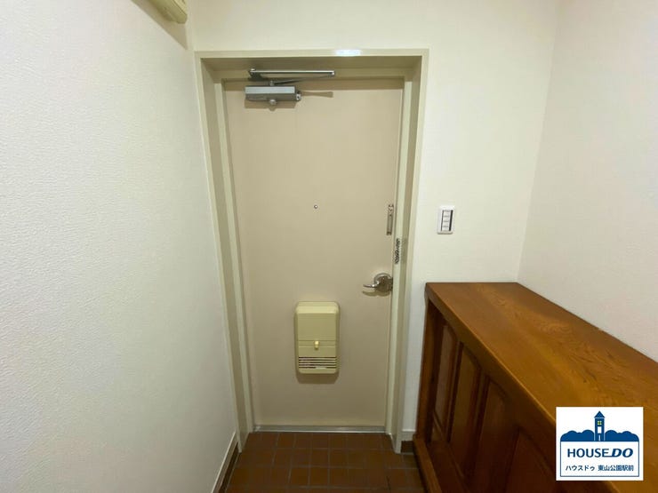 コンパクトながらも収納のある玄関は、スッキリとした空間を実現。
毎日の出入りがスムーズになるよう工夫されています