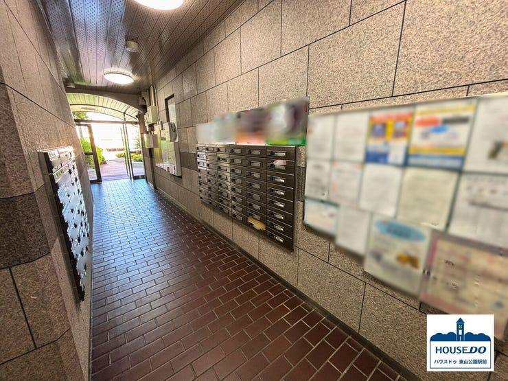 ロビースペース通路にある集合ポストです