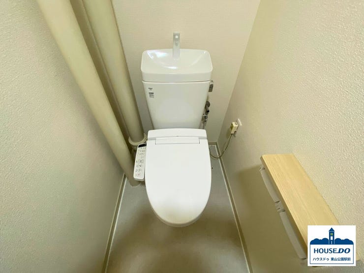 明るく清潔なトイレで、ホッとひと息