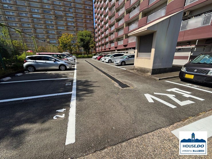 敷地内平面駐車場の様子