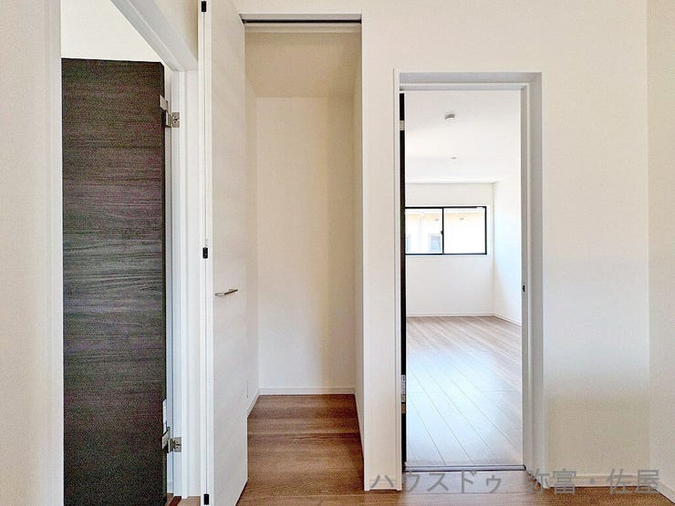 2階廊下収納♪掃除道具など片付けられます!