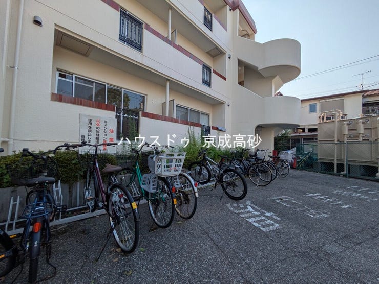 駐輪場になります。空き状況は、お気軽にお問い合わせください。