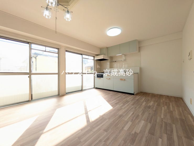 【外観】
室内には豊かな陽光が注ぎ込み、爽やかな住空間を演出。