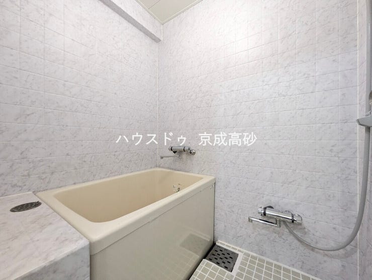 日々の疲れやストレスから心と身体を解放。上質な空間で優雅で快適なバスタイムを。