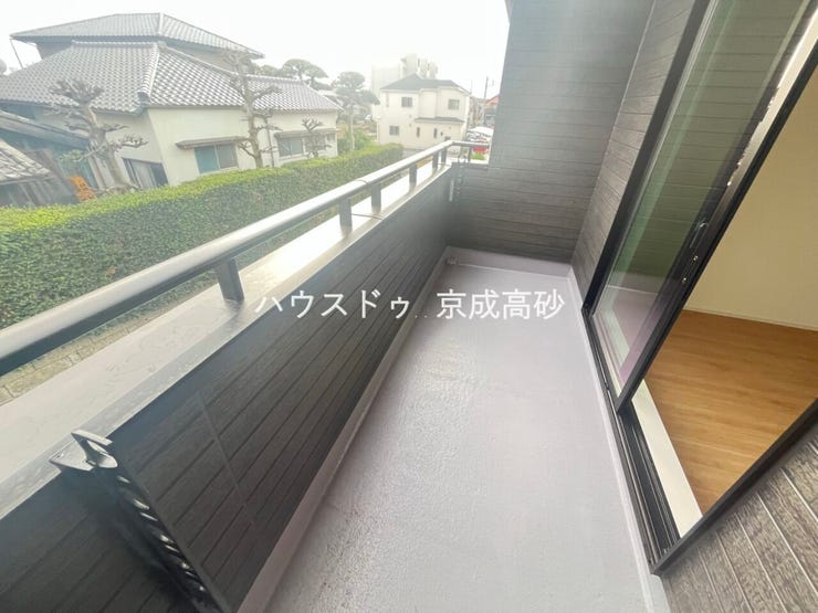 バルコニーは2ヶ所あります。大量のお洗濯物も安心ですね。