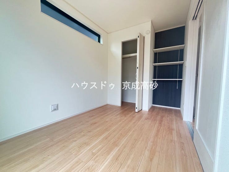 家族一人ひとりの大切なプライベート空間。趣味に合わせて使って頂けるようシンプルに仕上げてあります。暮らし心地を大きく左右する収納をしっかり確保した使い勝手のいいお部屋です。