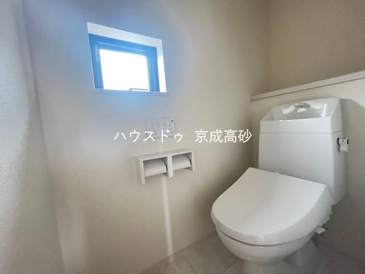 トイレは2か所ございますので、朝の込み合う時間帯も安心です!
来客時にも気兼ねなくご使用いただけます。