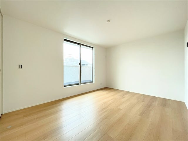 白を基調としたお部屋には、どんなインテリアも合わせやすく、
開放感や清潔感ある空間にしてくれます。