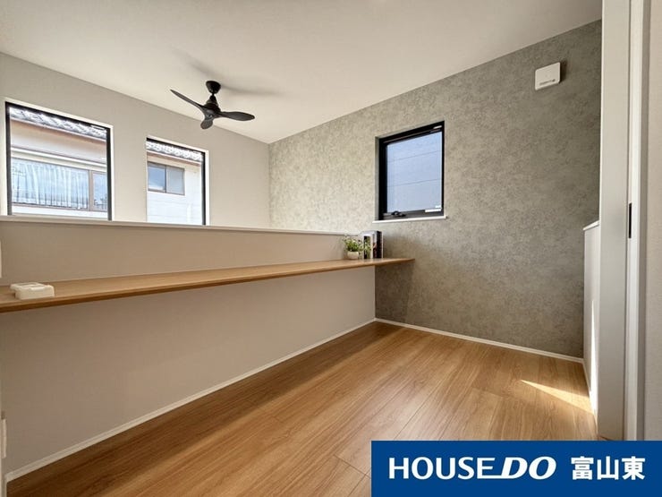 カウンターがついているので勉強机いらず!吹き抜けから家族の気配が感じられます(^^♪