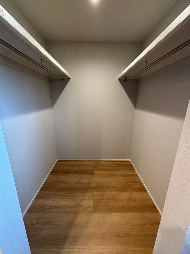 II型ウォークインクローゼット!左側は旦那様、右側は奥様と使い分けができるので使いやすい(^^♪