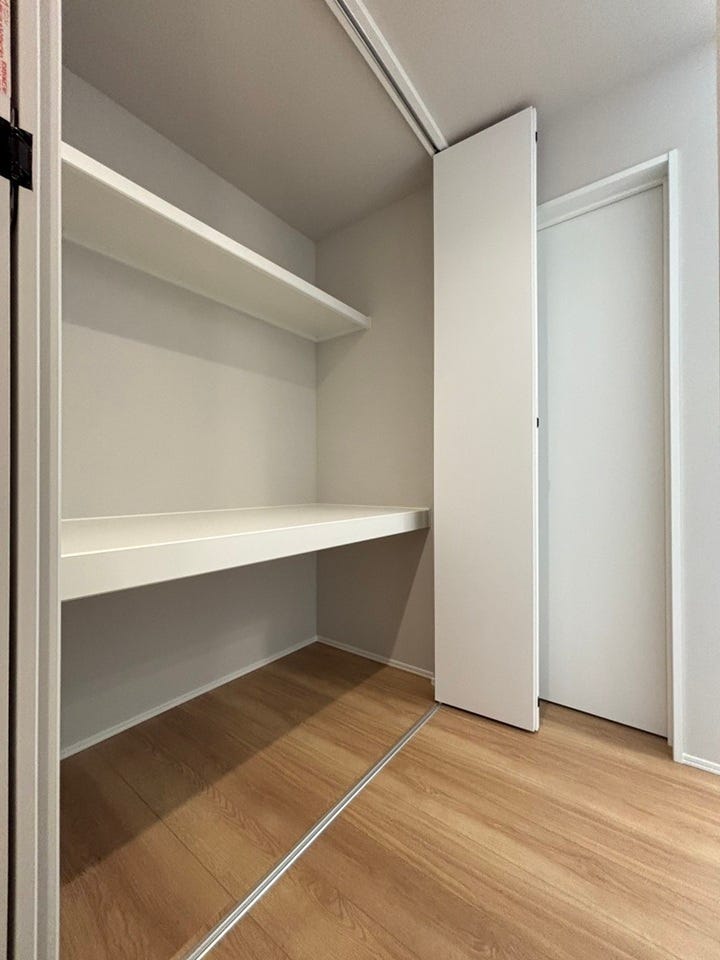 2階廊下にも収納あり!長さがある物、かさばりやすい大きな物も片付きます!