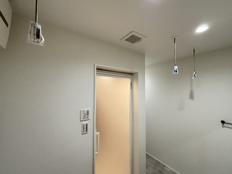 洗濯物を取り出して、その室内のまま「干す」作業ができます!移動がコンパクトで便利!