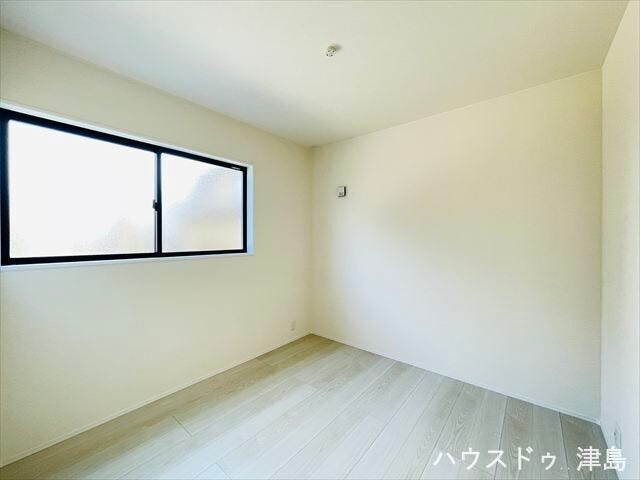 1階4.5帖洋室。ワークスペース・キッズスペースなどライフステージに合わせた多用途な使い方が可能。