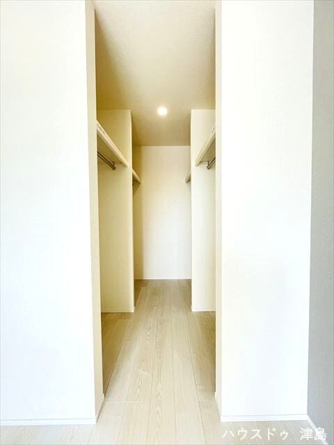 2階7.5帖洋室。2階全洋室ウォークインクローゼットが完備され、机やベットを置いても十分な広さが確保。