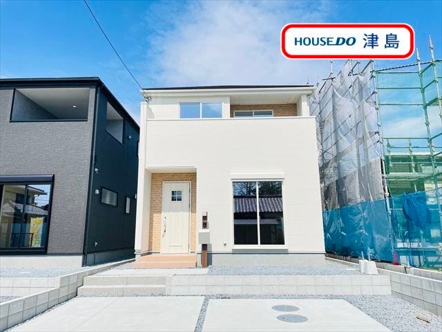 【外観】
西小学校・天王中学校エリア。スーパー・ドラッグストアが徒歩圏内に揃いお買い物に便利な立地。リビングイン階段を採用した4LDK。