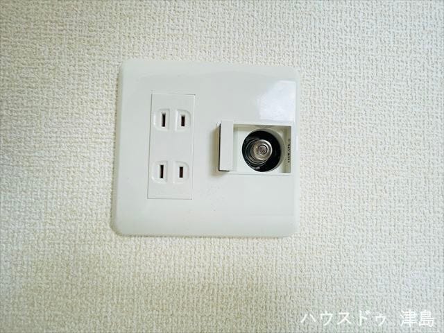 LDKに設置されたガスコンセント。ガス暖房器具を設置でき、効率よくスグ温まれて冬場に活躍します。