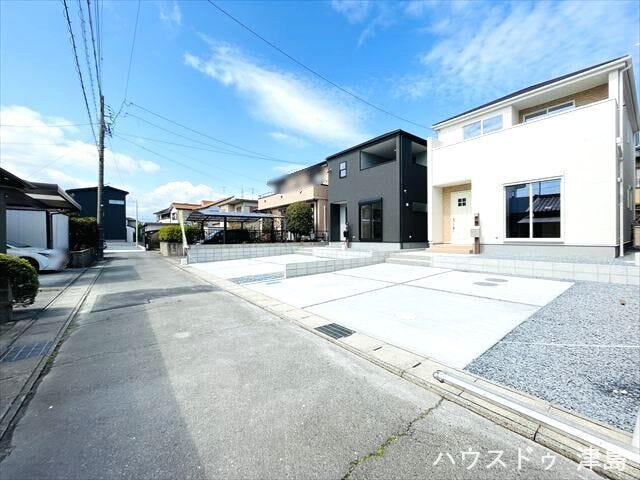 南側・北側公道幅約4.0m。国道155号線近くなので、弥富方面や一宮方面へのアクセスがしやすいです。弥富インターへも行きやすいので遠出の際も運転が楽でイイですね。