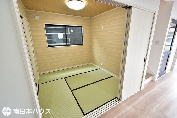 【和室】4.5帖の和室です!リビング横にあり、子供の遊び場などにも活躍できそうです♪