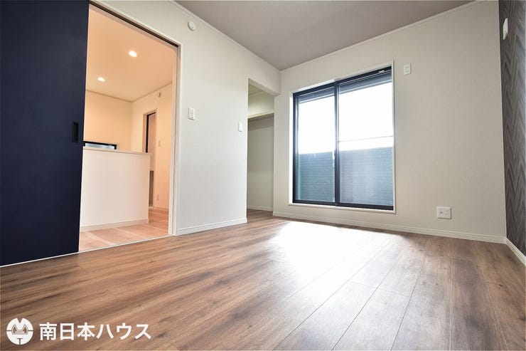 【洋室】6帖の洋室です!バルコニー、ウォークインクローゼットを備えています♪寝室に最適です♪