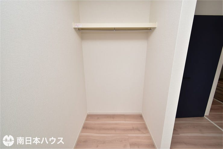 【洋室4.5帖の収納】