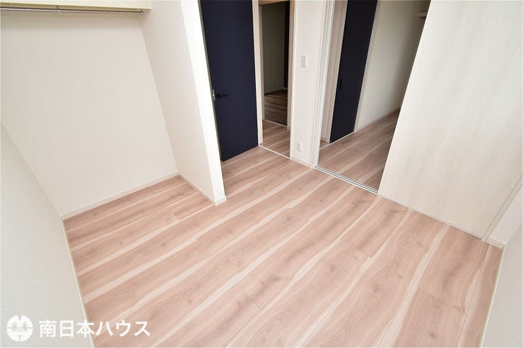 【洋室】4.5帖の洋室です!4.5帖の洋室にはオープンクローゼットがあります♪